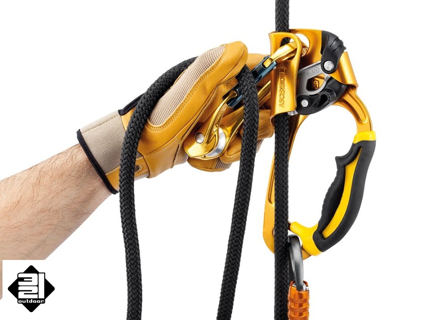 Karabina s kladkou PETZL ROLLCLIP TRIACT